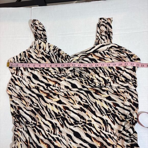 Torrid Studio Knit Sweetheart Twist Crop Top NEW size 4/4X Pristine Stripe Zebra - Picture 16 of 16